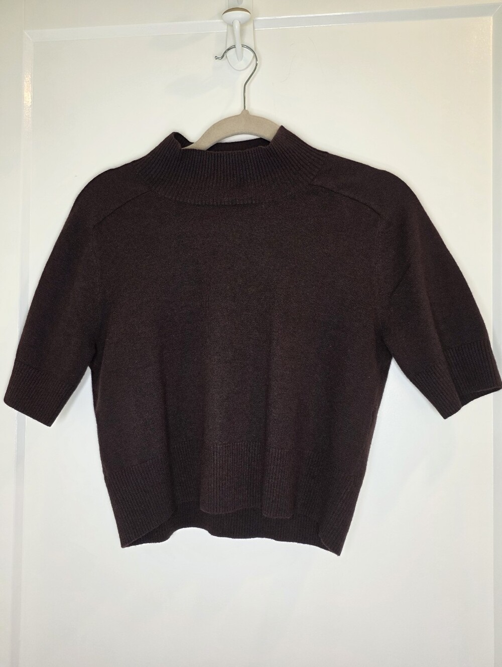 Short-Sleeve Mock Neck Sweater - Dark Brown SZ M